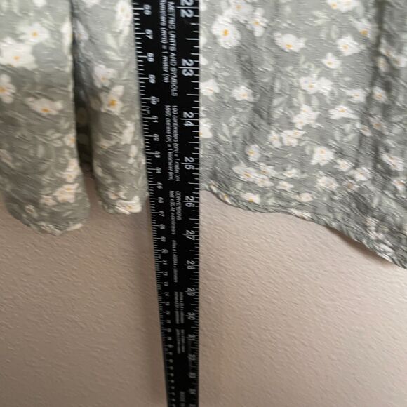 Buffalo David Bitton Blouse Women's Large Green Floral V-Neck Ruffle Top - Picture 9 of 9